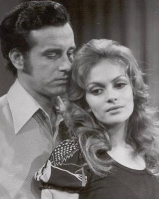 transformasi ibu tiri di Rosalinda berbagai sumber