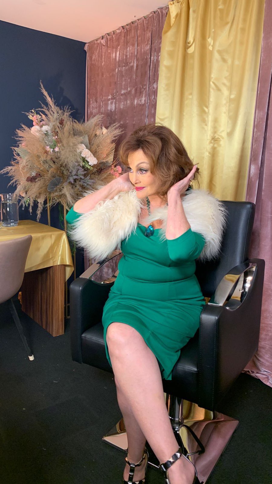 transformasi ibu tiri di Rosalinda berbagai sumber