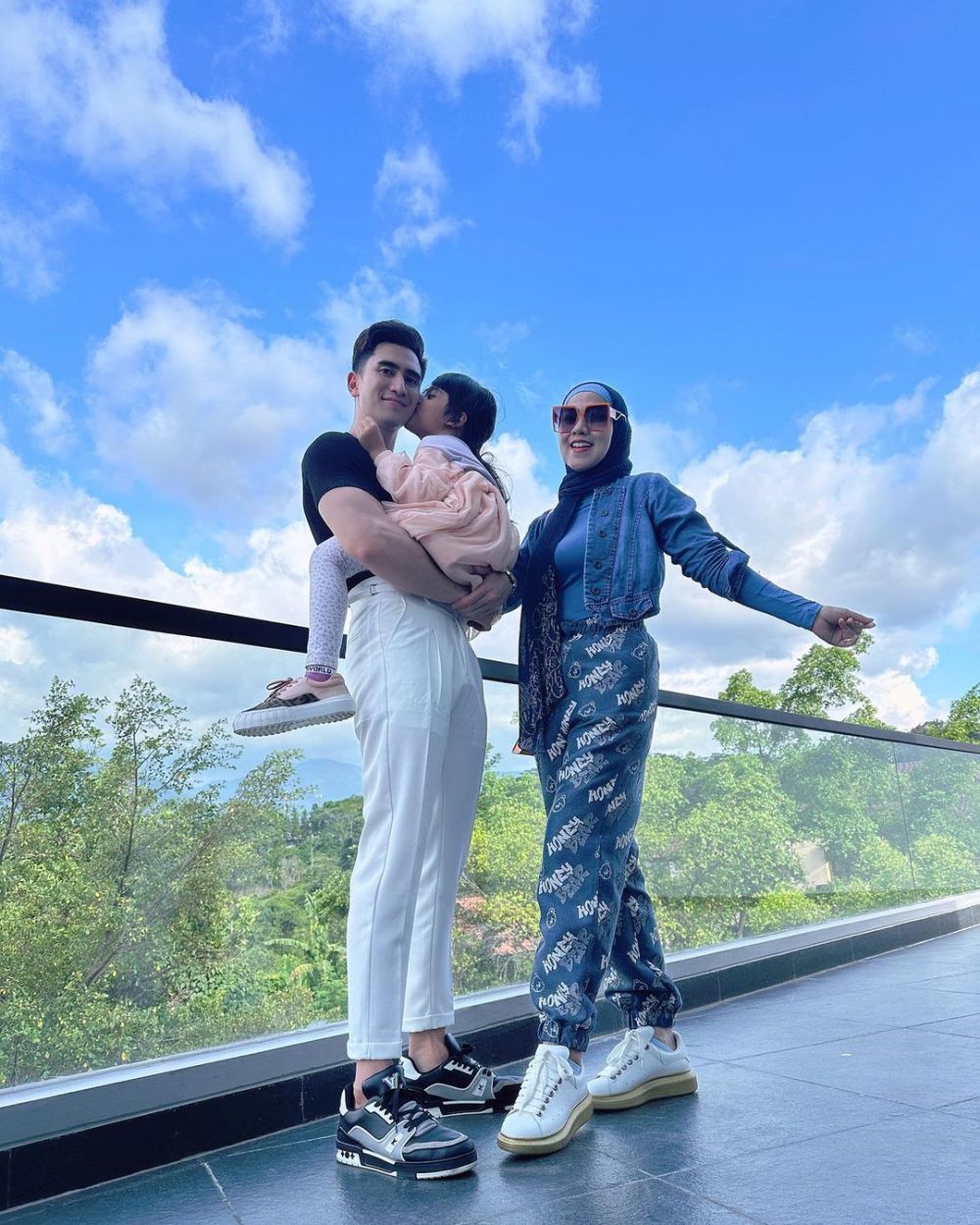  potret bocah tampil bareng ivan fadilla di iklan pelembap jadi politisi © berbagai sumber