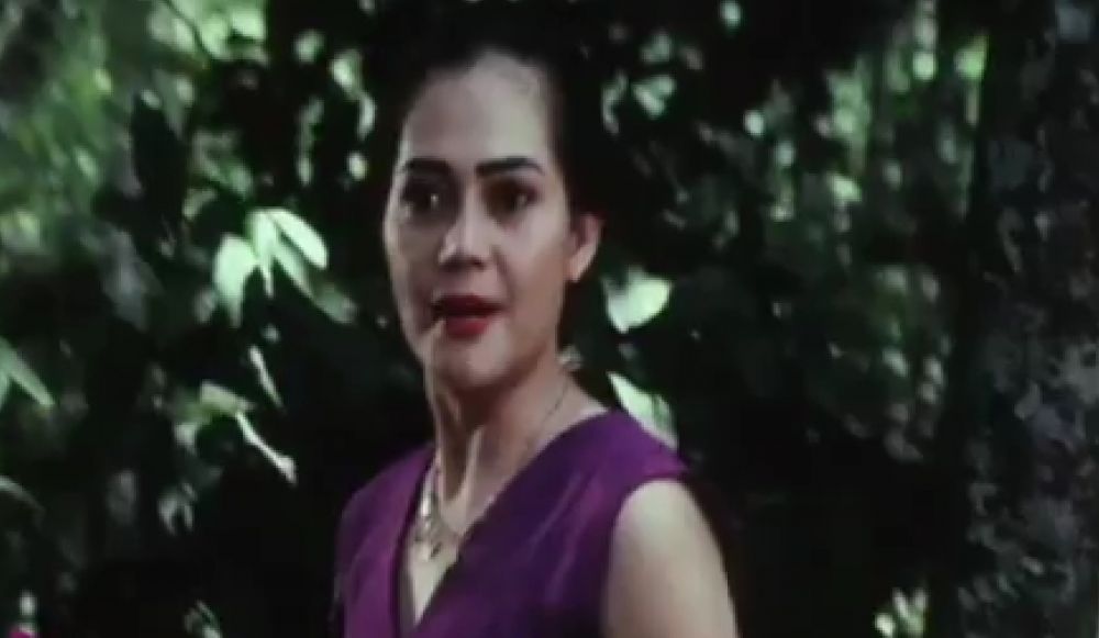 Wieke Widowati Julia di Gantian Dong Warkop DKI © berbagai sumber