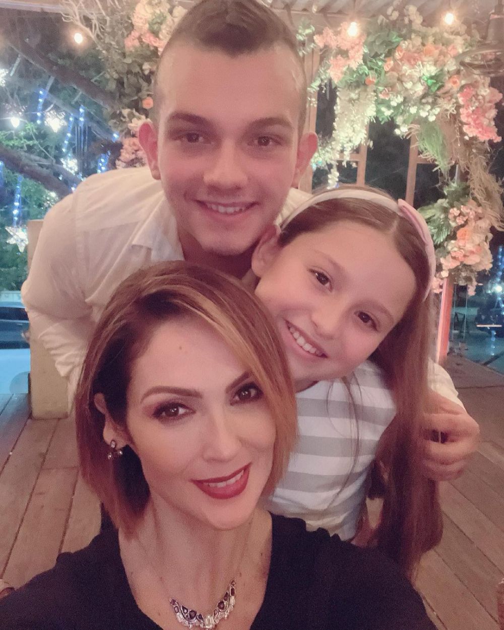 potret sepupu rosalinda bareng buah hatinya © berbagai sumber potret sepupu rosalinda bareng buah hatinya © berbagai sumber