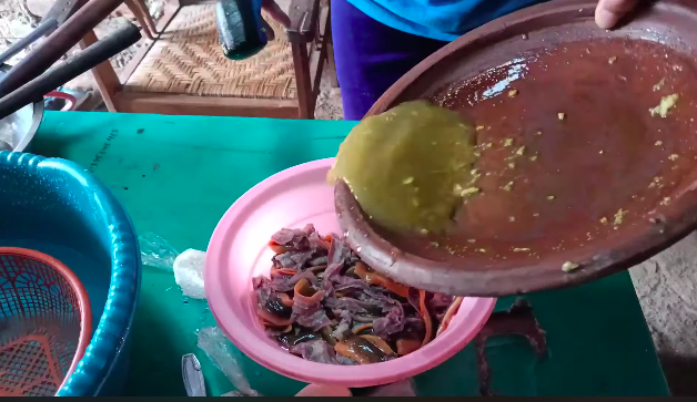 Cara mudah bikin keripik belut yang gurih, keriting saat digoreng, dan renyah hingga berbulan-bulan