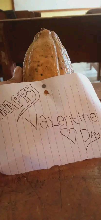 makan cokelat senyum kecut © berbagai sumber makan cokelat senyum kecut © berbagai sumber