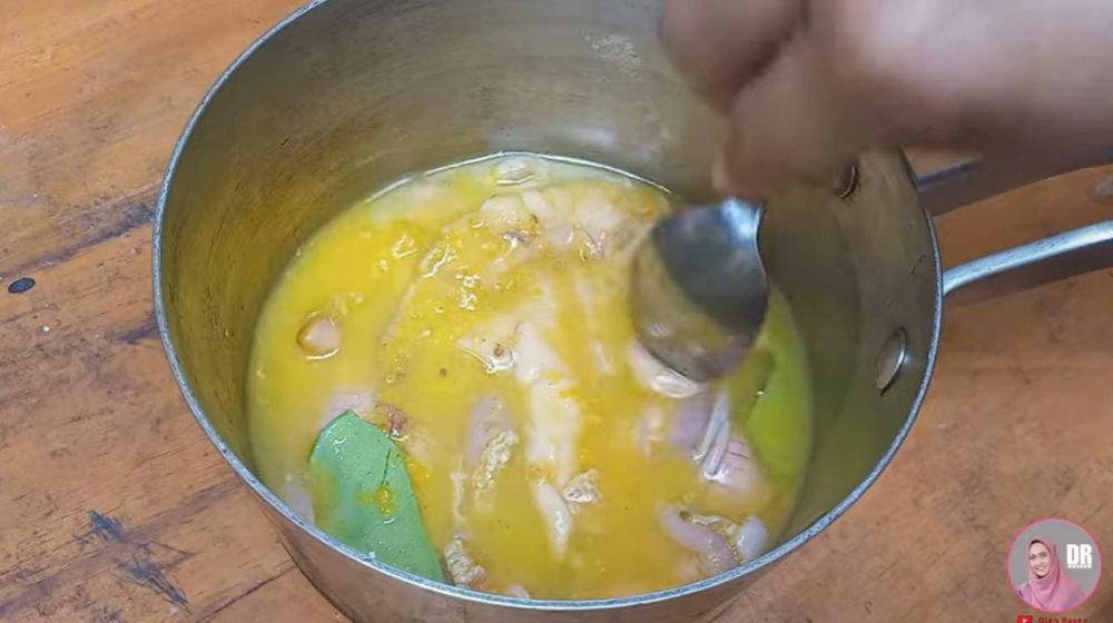 Trik menggoreng telur ikan agar tak mudah hancur, bumbu meresap sempurna, dan antiamis