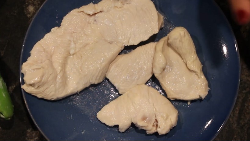 Jangan cuma pakai cuka dan garam, begini cara marinasi daging ayam agar super empuk usai dimasak