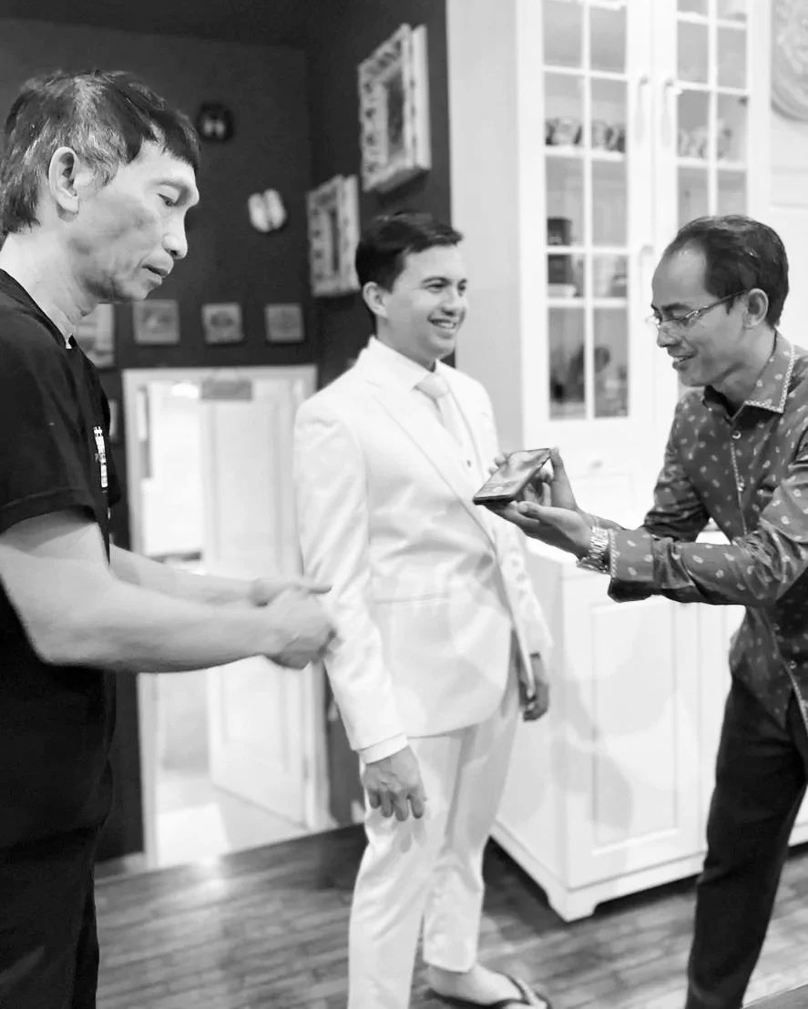 sahrul gunawan fitting baju © instagram sahrul gunawan fitting baju © instagram