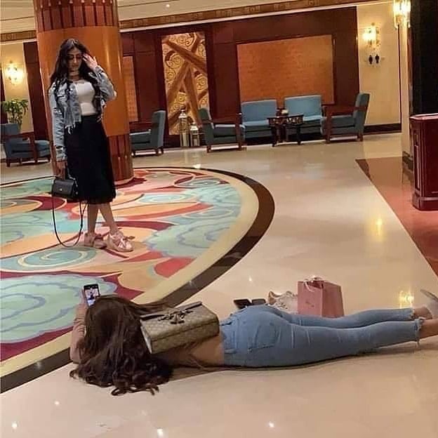 momen kocak fotoin teman © berbagai sumber