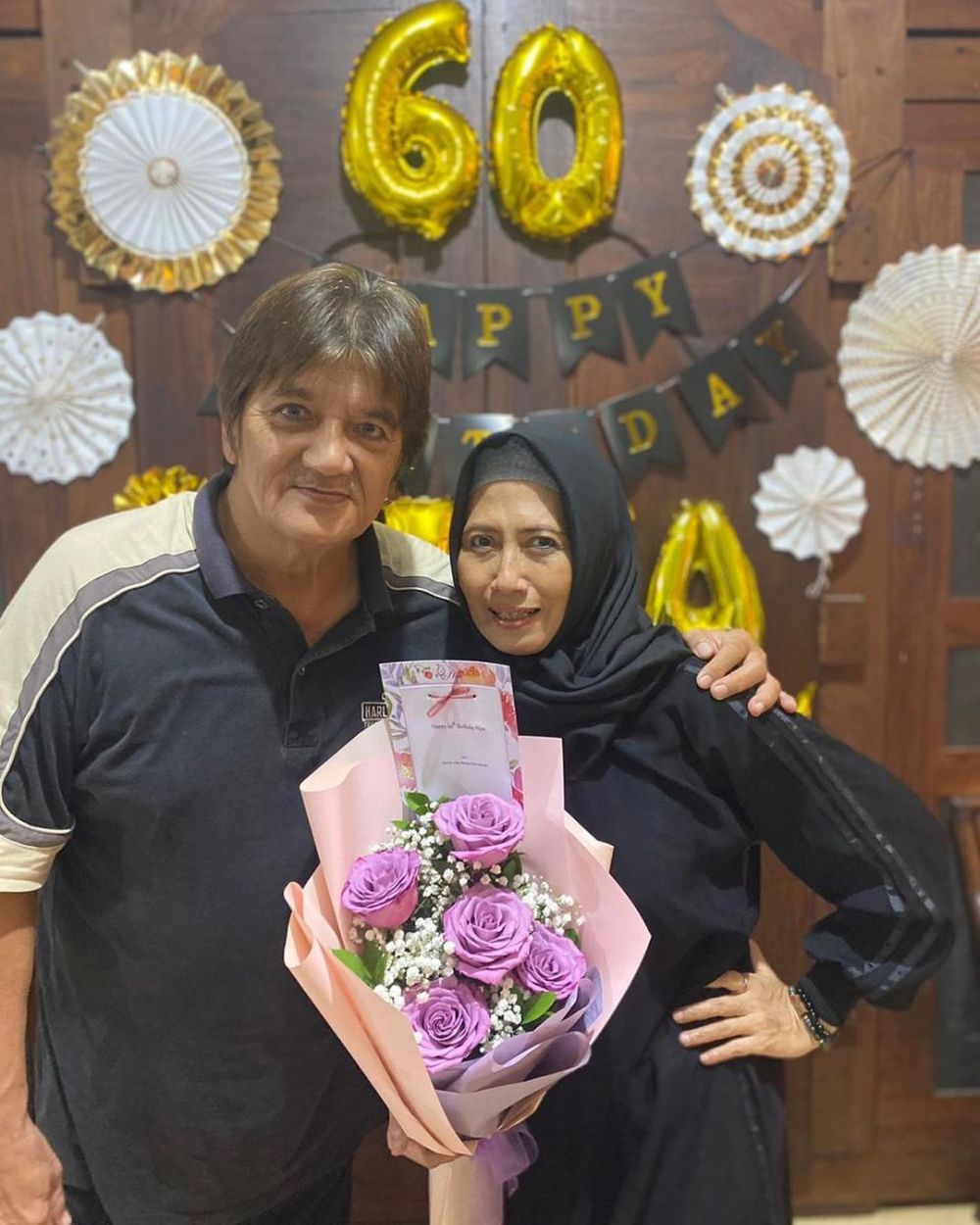 cowok di iklan deodoran dulu aktor laga top kini momong cucu © berbagai sumber