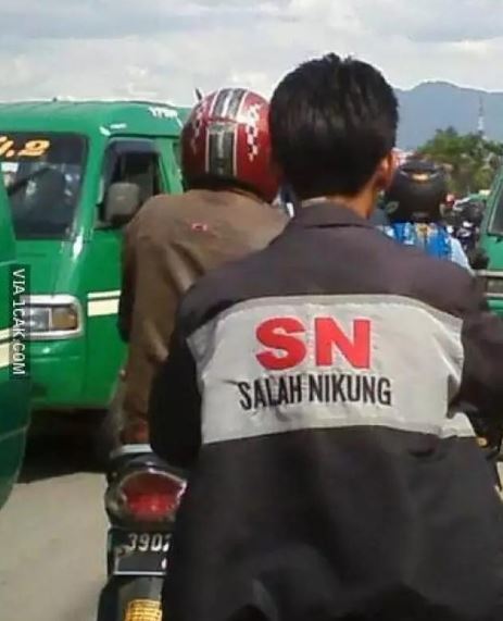 Tulisan kocak di kaos pengendara motor Berbagai sumber