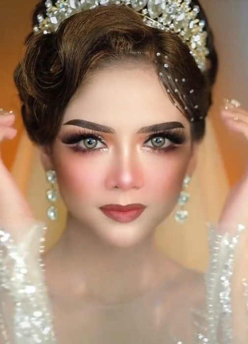 transformasi wanita dimakeup MUA jadi mirip Bella Saphira © berbagai sumber