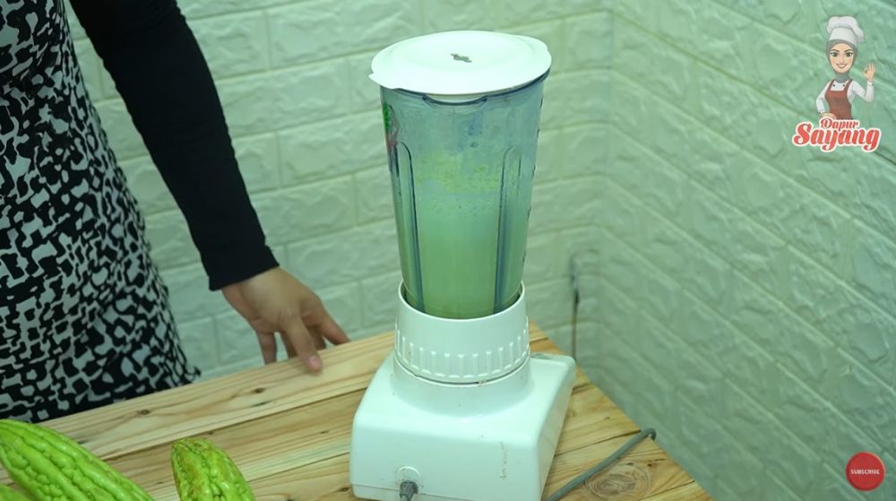 Tanpa tambahan bahan apa pun, begini trik bikin jus pare supaya tak pahit