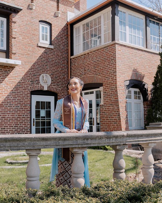 Beby Tsabina diwisuda © Instagram