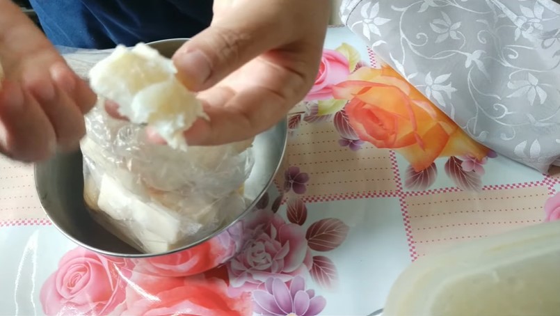 Trik membuat tape singkong tanpa dikemas daun pisang, hasilnya tetap manis dan lembut