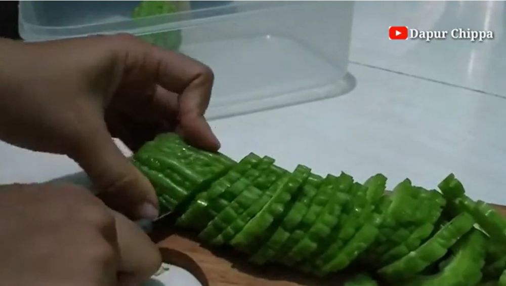 Cara mudah menghilangkan rasa pahit pada pare, lebih ampuh tanpa diremas garam