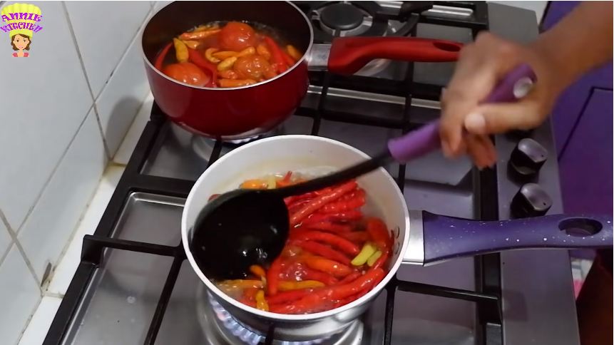 Tanpa pengawet dan pewarna, ini cara bikin saus cabai tetap enak, pedas, & tak busuk hingga 3 bulan
