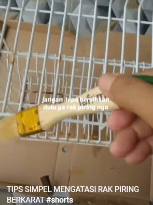 Tanpa ribet menyikat, ini cara hilangkan noda karat pada rak piring