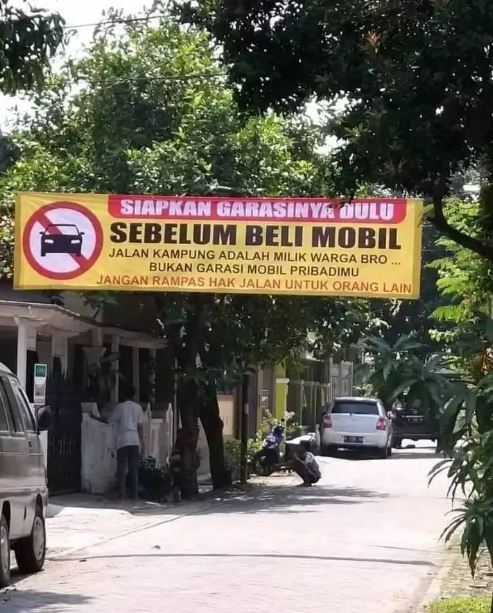 tulisan kocak di spanduk perumahan Berbagai sumber