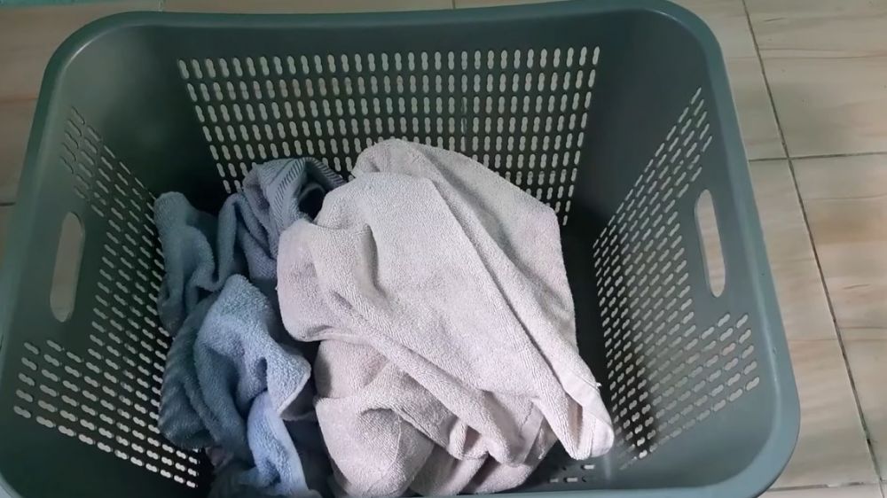 Tanpa air panas, begini trik mencuci handuk dapur kotor hanya dengan satu bahan