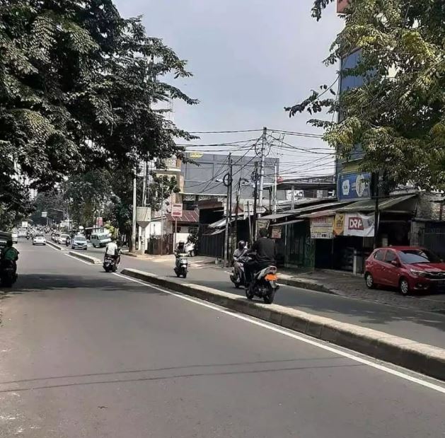 Potret kocak orang di pinggir jalan Berbagai sumber