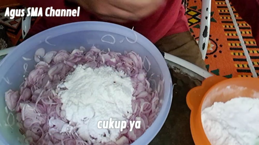 Tanpa direndam air cuka, ini trik bikin bawang merah goreng yang enak, gurih, dan renyah tahan lama