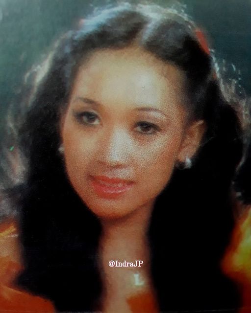 Lina Budiarti Kesempatan dalam Kesempitan © berbagai sumber