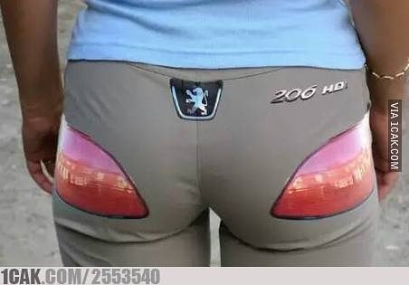 desain celana ini malah bikin gagal estetik © berbagai sumber