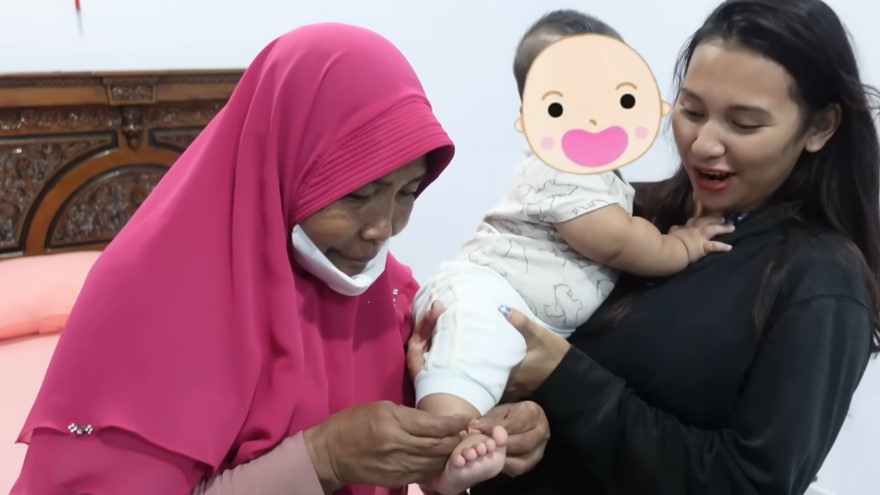 Indah Permatasari mudik ke kampung suami © YouTube