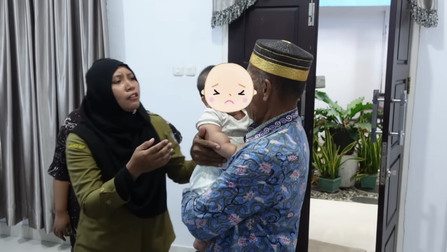 Indah Permatasari mudik ke kampung suami © YouTube