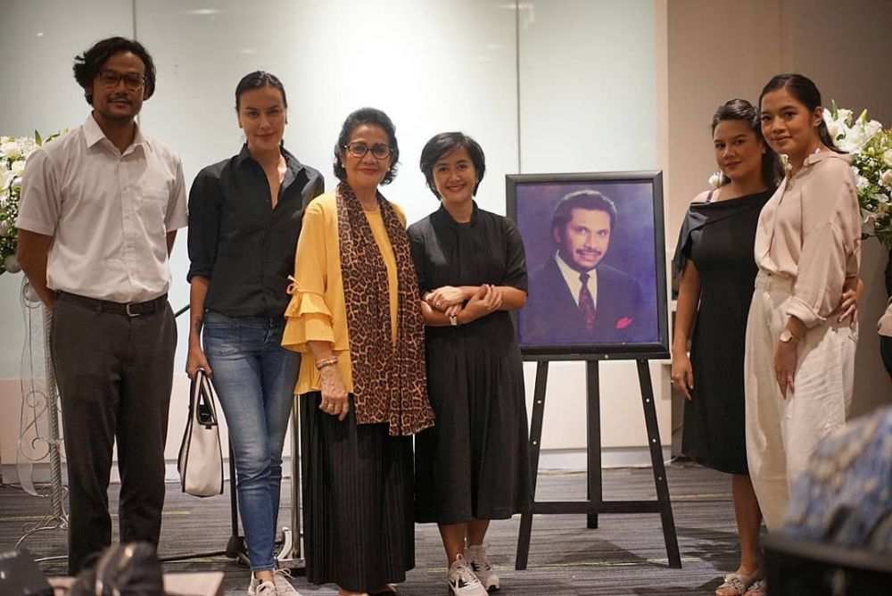 Rina Hasyim dengan sang cucu © Instagram