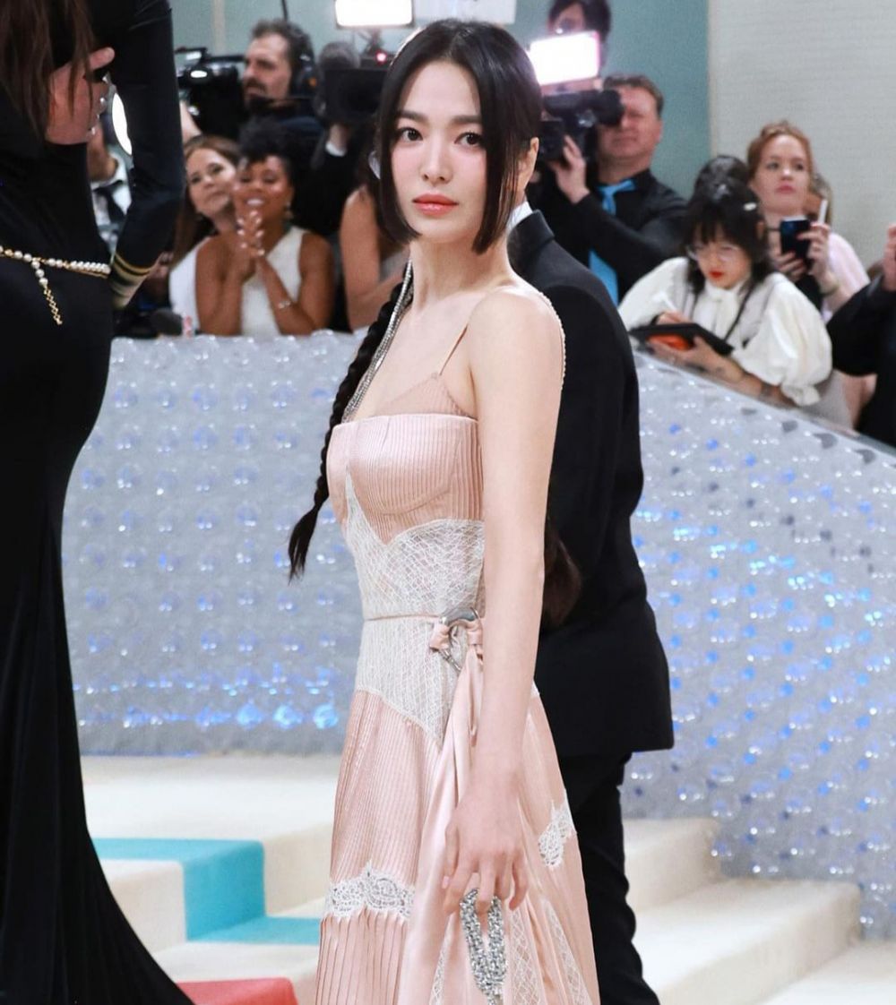Momen Song Hye-kyo tampil perdana di Met Gala © Instagram