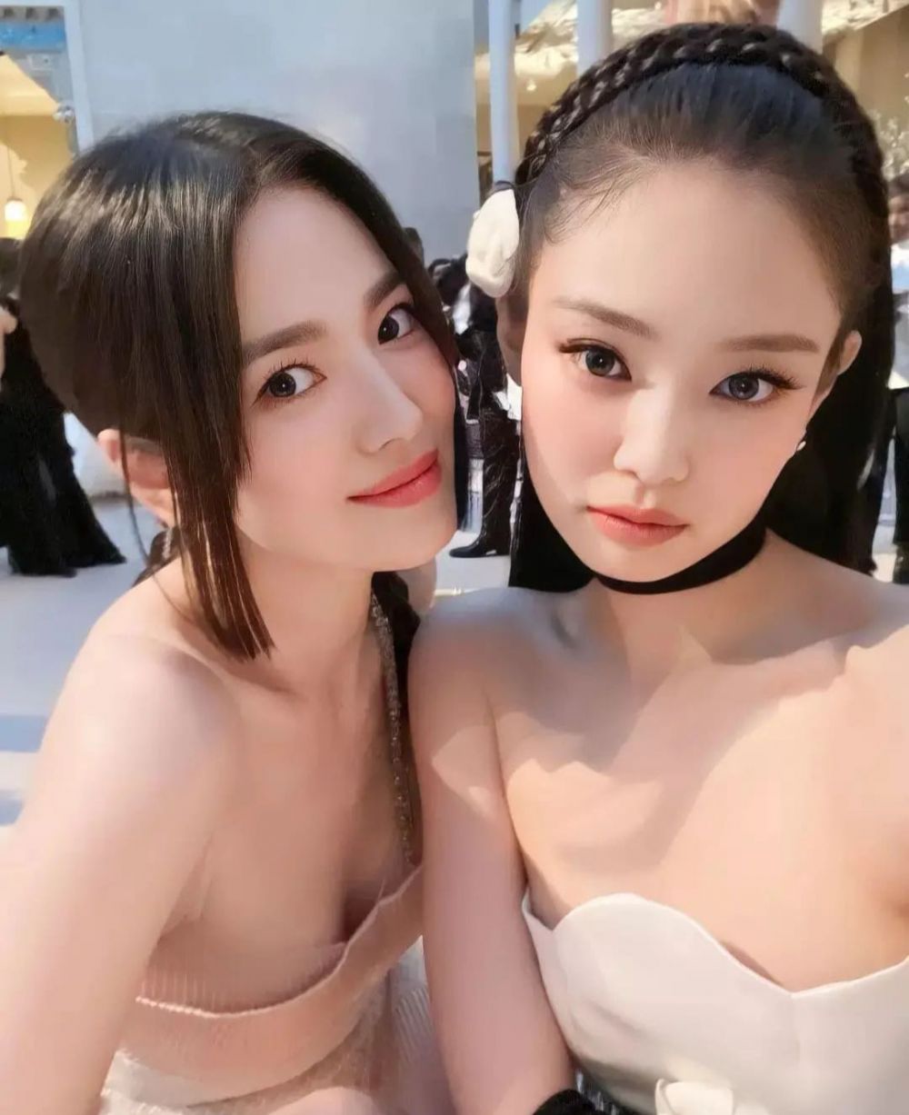 Momen Song Hye-kyo tampil perdana di Met Gala © Instagram