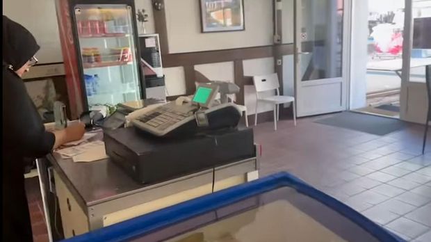 potret kesederhanaan shireen sungkar jualan © YouTube potret kesederhanaan shireen sungkar jualan © YouTube