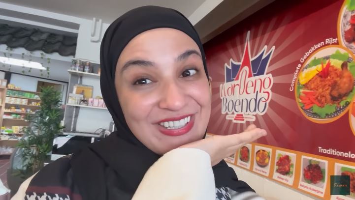 potret kesederhanaan shireen sungkar jualan © YouTube potret kesederhanaan shireen sungkar jualan © YouTube