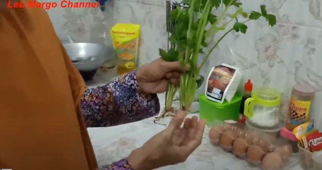 Tanpa dimasukkan kulkas, ini cara simpel menyimpan seledri agar tetap segar hingga 1 minggu