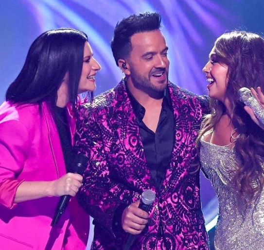 gaya Thalia pemeran Rosalinda saat manggung © 2023 brilio.net gaya Thalia pemeran Rosalinda saat manggung © 2023 brilio.net