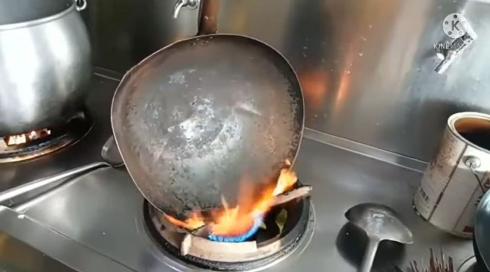 Jangan cuma dicuci pakai sabun, ini cara bersihkan wajan kuali berkarat agar kinclong & aman digunakan