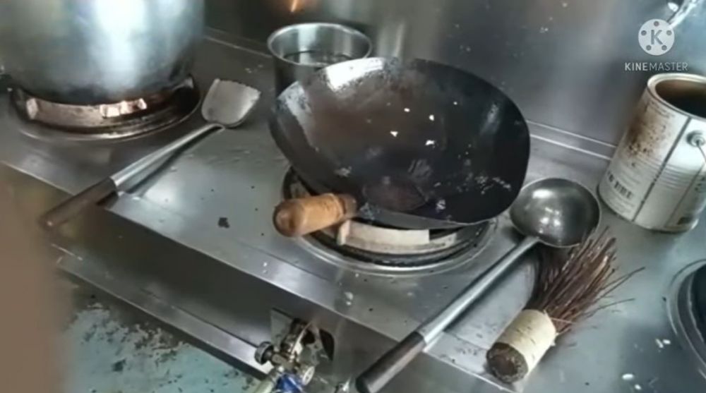 Jangan cuma dicuci pakai sabun, ini cara bersihkan wajan kuali berkarat agar kinclong & aman digunakan