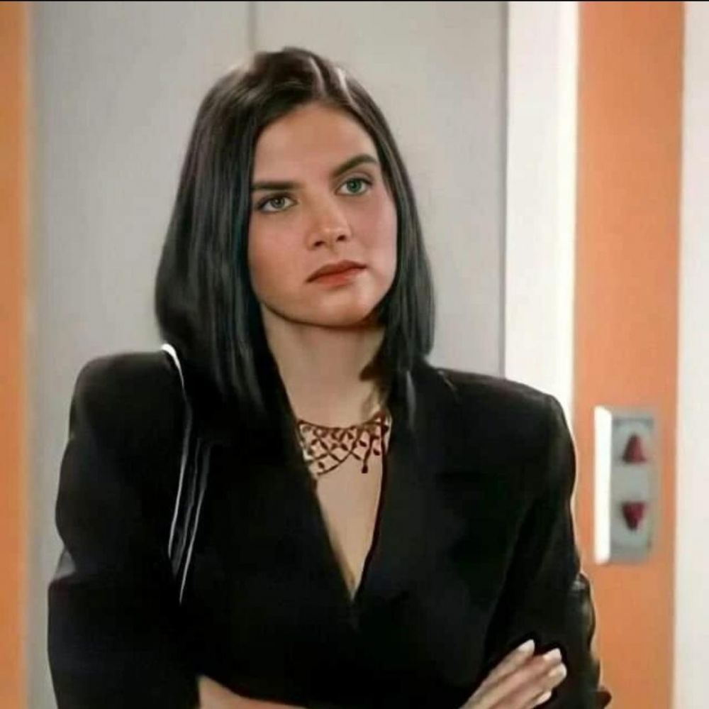 beda gaya Betty dan Marcela berbagai sumber beda gaya Betty dan Marcela berbagai sumber