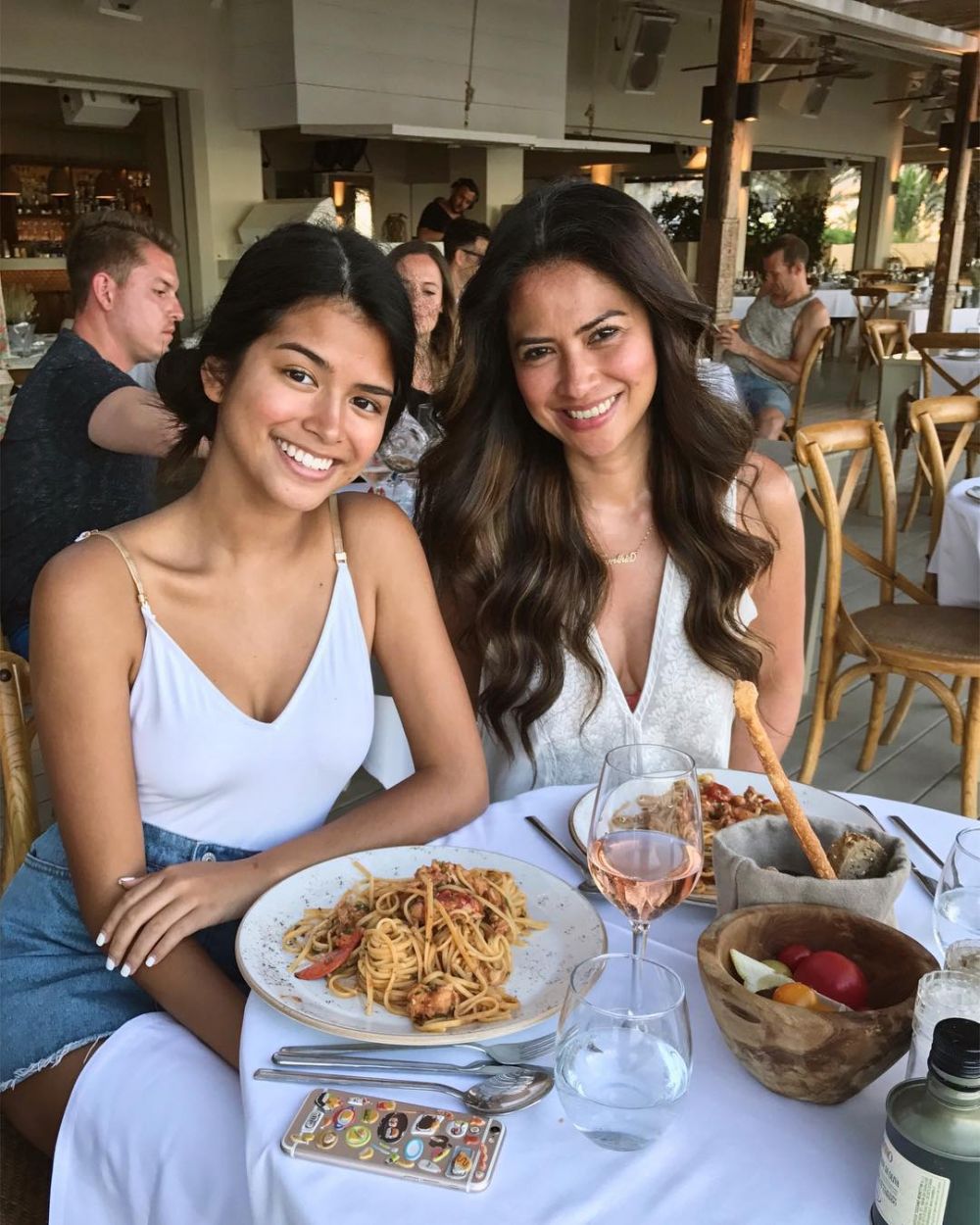 potret bintang iklan wafer bareng sang buah hati © berbagai sumber