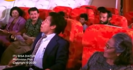 adegan dono pertama kali naik pesawat kocak abis © berbagai sumber adegan dono pertama kali naik pesawat kocak abis © berbagai sumber