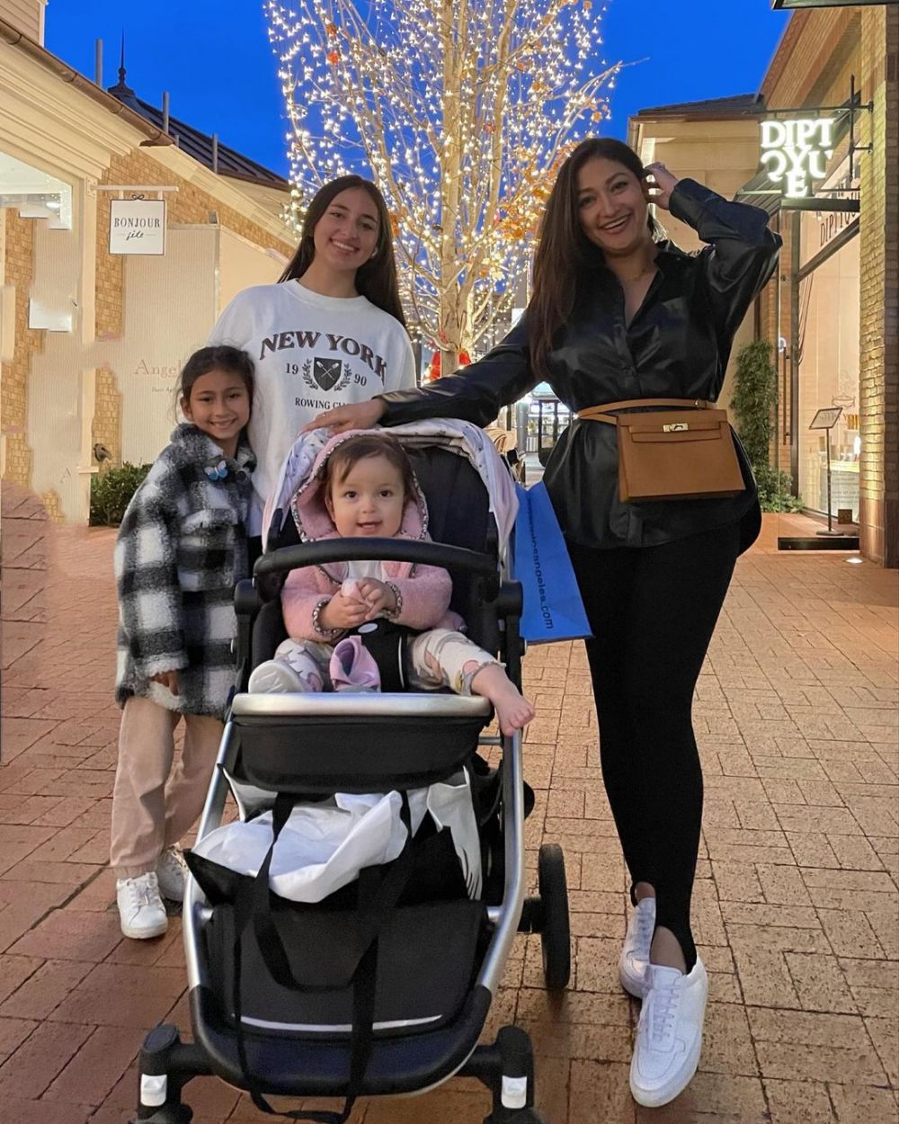 potret terbaru Camilla anak Rahma Azhari © Instagram/@raazharita potret terbaru Camilla anak Rahma Azhari © Instagram/@raazharita