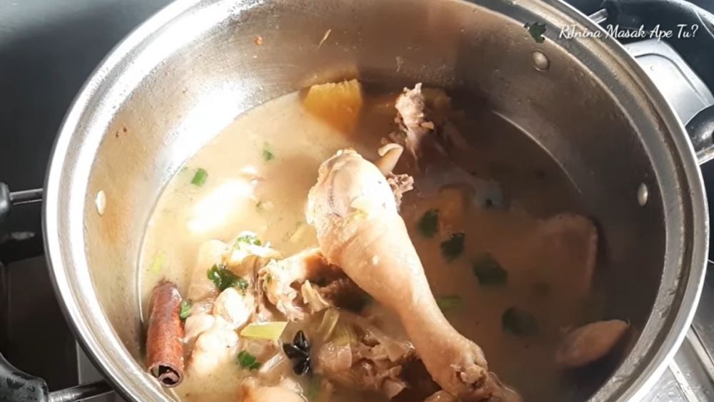 Jangan langsung direbus, begini trik mengolah daging ayam tua agar empuk dan tidak amis tanpa presto