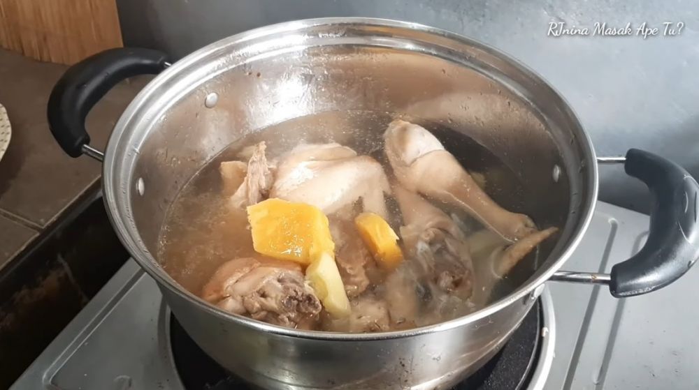 Jangan langsung direbus, begini trik mengolah daging ayam tua agar empuk dan tidak amis tanpa presto