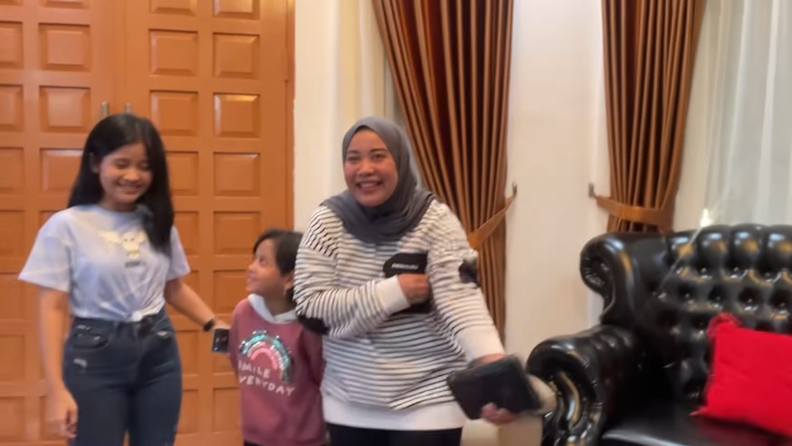 Puput eks istri Doddy jenguk Gala Sky © YouTube