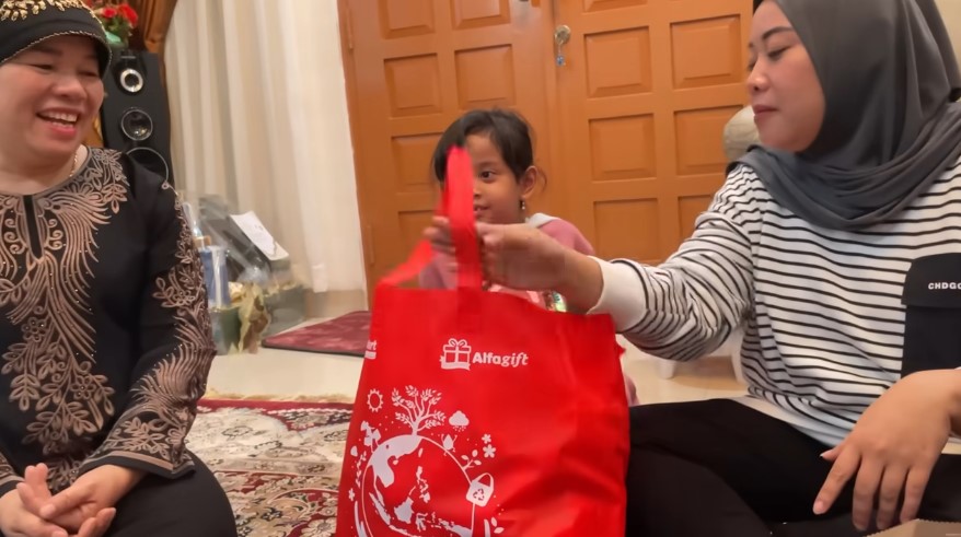 Puput eks istri Doddy jenguk Gala Sky © YouTube