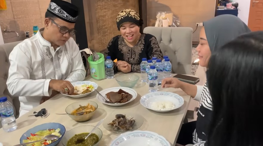 Puput eks istri Doddy jenguk Gala Sky © YouTube Puput eks istri Doddy jenguk Gala Sky © YouTube