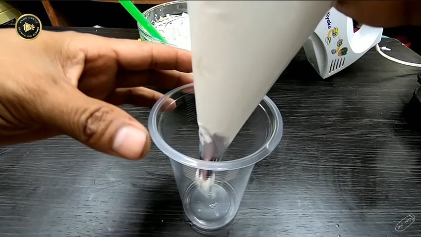 Lembut dan enak, ini 7 cara bikin es krim rumahan mirip Mixue dari 4 bahan sederhana