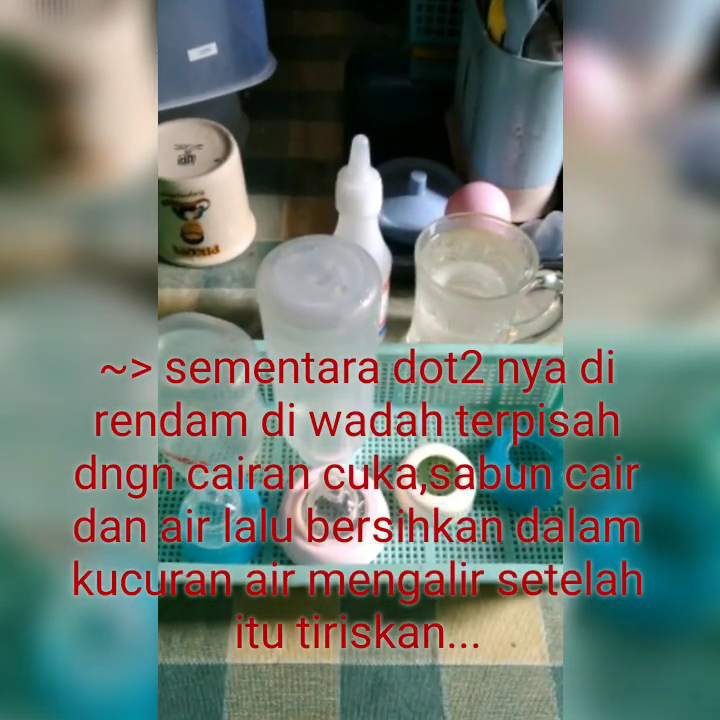 Pakai 3 bahan dapur, ini trik ampuh hilangkan kerak tebal di botol susu bayi