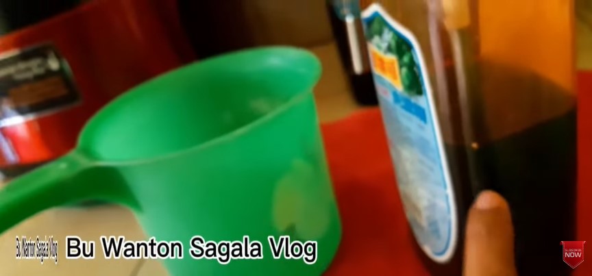 Tanpa deterjen, ini cara menghilangkan noda minyak yang menempel di baju