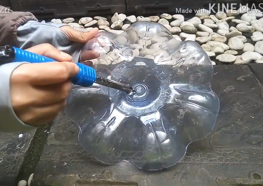 Cara kreatif bikin rak susun bumbu dapur dari galon bekas, kokoh dan gampang ditiru